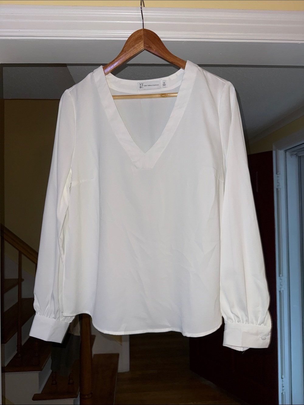 New York & Company Cream V-Neck Long Sleeve Blouse